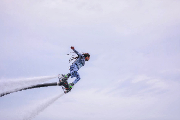 போர்ட் சிட்டியில் காவிய நிகழ்ச்சி! ஃப்ளைபோர்ட் தடகள வீரருக்கு நன்றி தெரிவித்த நாமல்! | Sri Lanka Watersport Namal Flyboard Port City