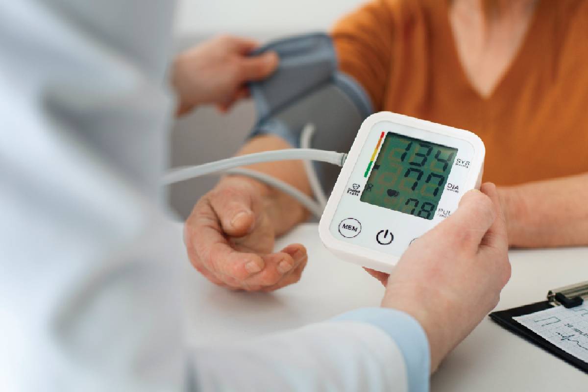 உயர் இரத்த அழுத்த நோயாளிகளுக்கு ஏசி பாதுகாப்பானதா? மருத்துவர் விளக்கம் | Is Ac Safe If You Have High Blood Pressure