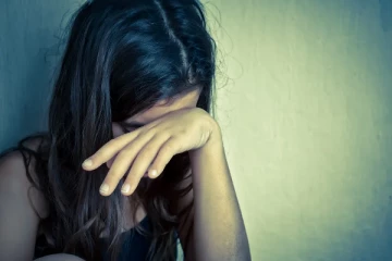 சிறுமி வீட்டில் சிக்கிய இளைஞர்; விசாரணையில் பகீர் தகவல் ;பெரியப்பா கைது