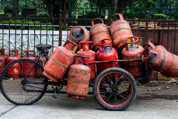 அபாயம்..தமிழகத்தில் சிலிண்டர் கிடைப்பது சிக்கலா? குழப்பத்தில் இல்லத்தரசிகள்!