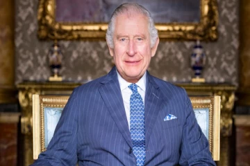 இளவரசர் சார்லசுக்கு திடீரென முத்தமிட்ட அழகிய இளம்பெண்: ஒரு சுவாரஸ்ய தகவல்