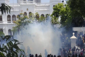 ஆர்ப்பாட்டம் மீது பொலிஸார் நீர்த்தாரை - கண்ணீர்ப்புகை தாக்குதல்!