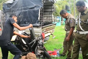 பாரவூர்தி - உந்துருளி மோதி கோர விபத்து - கடற்படை வீரர் பலி..!