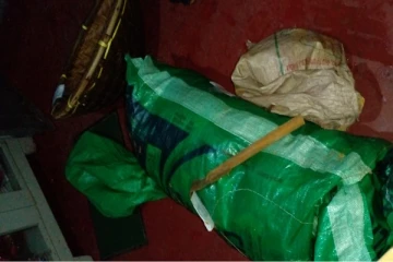 சட்டவிரோத மாணிக்கக்கல் அகழ்வு: நால்வர் கைது (Photos)