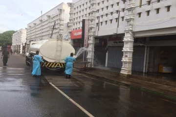 யாழில் ராணுவத்தினரால் நகரப்பகுதி கிருமி தொற்று நீக்கும் பணி முன்னெடுப்பு