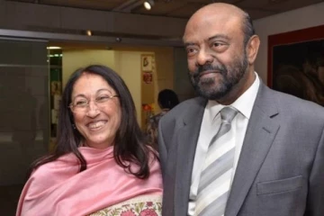 சிறிய கிராமத்தில் பிறந்தவர் இன்று உலக பணக்காரர்களில் ஒருவர்! சாதனை தமிழனின் வியக்க வைக்கும் கதை