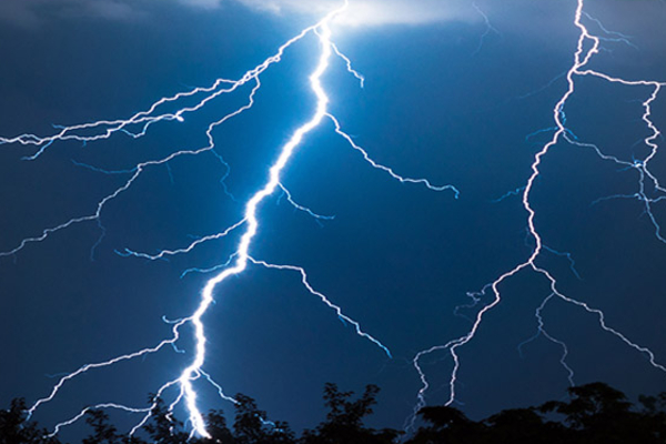 கடும் மின்னல் தாக்கம் தொடர்பில் எச்சரிக்கை! | Public Warned Of Severe Lightning Strikes