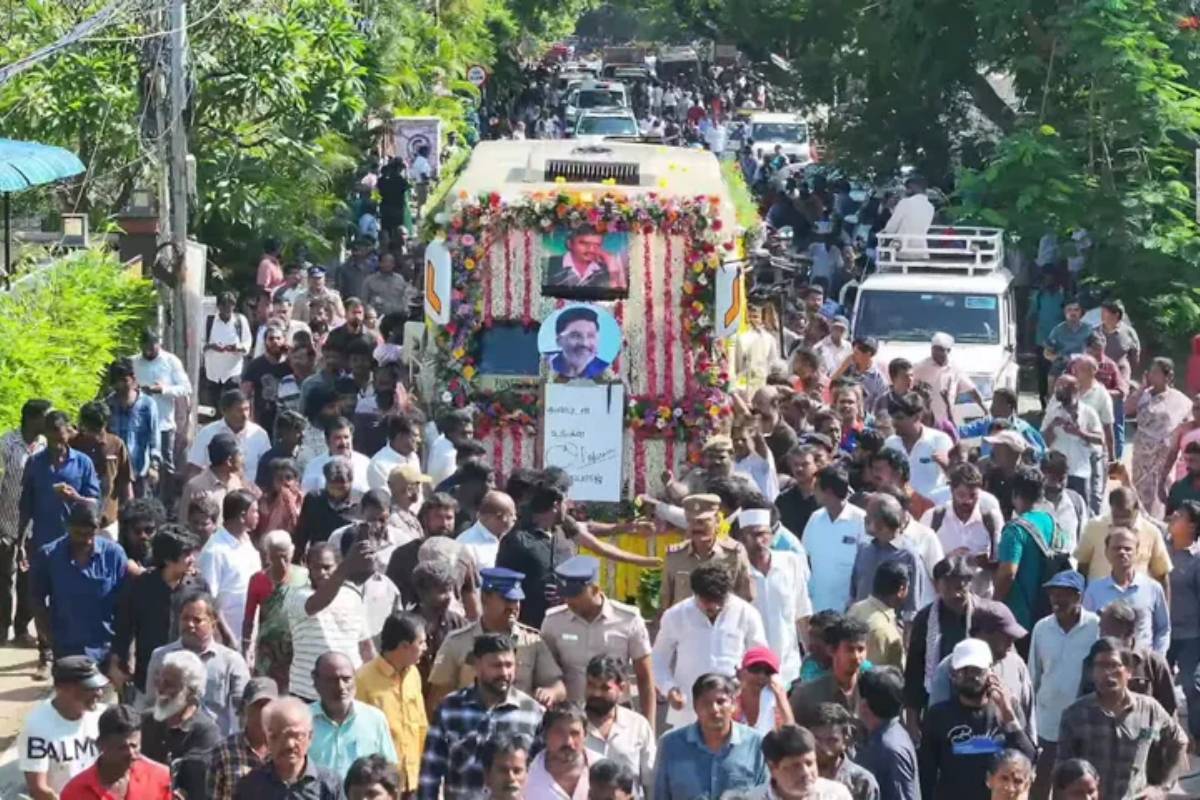 72 குண்டுகள் முழங்க முழு அரச மரியாதையுடன் பாக்யராஜின் உடல் தகனம்! | K Bhagyaraj Cremated With Full State Honours
