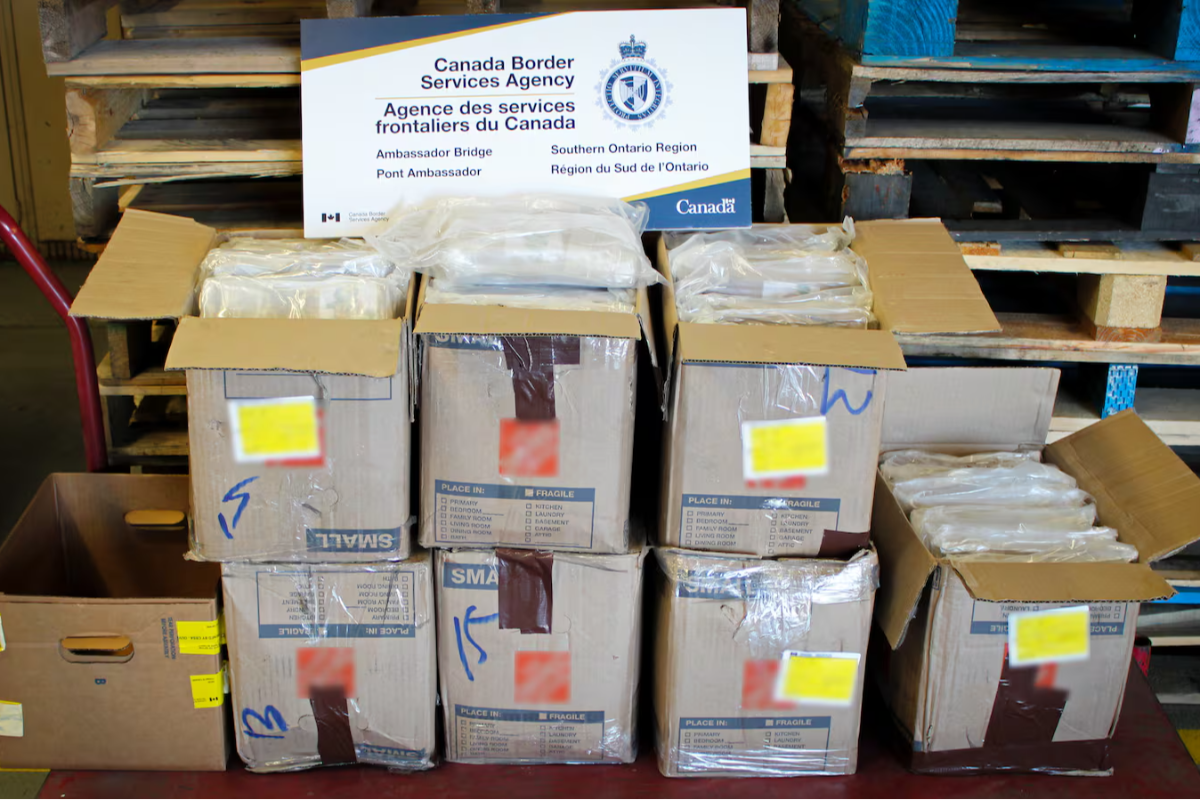 கனடா எல்லைப் பகுதியில் 127 கிலோ கொகைன் பறிமுதல்! | Two Charged 127 Kg Of Cocaine Seized கனடா எல்லைப் பகுதியில் 127 கிலோ கொகைன் பறிமுதல்! | Two Charged 127 Kg Of Cocaine Seized