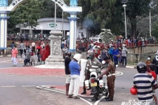 சுகாதார நடைமுறைகளை பொருட்படுத்தாது இரணைமடுவை பார்வையிட குவியும் பொது மக்கள்