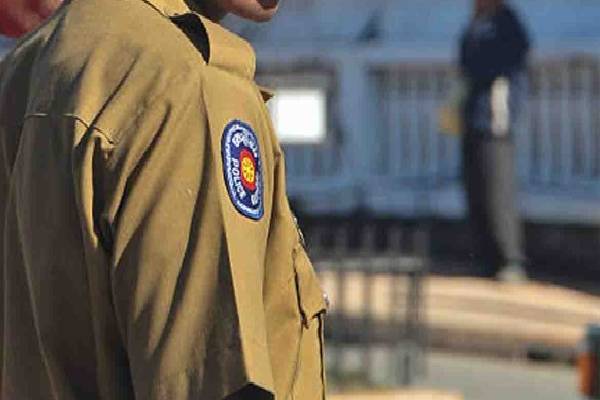 ஓய்வில்லா பணிச்சுமை ; பொலிஸ் நிலையத்தை விட்டு வெளியேறிய பொலிஸ் அதிகாரி | Police Officer Leaving The Police Station Workload