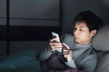 நீங்களும் இரவில் தாமதமாக தூங்குகிறீர்களா? இது ஓர் தீவிர நோயாக இருக்கலாம்