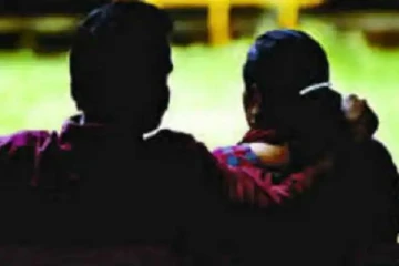 தகாத உறவு; வெட்டிய  தலையுடன் பொலிஸ் நிலையம் சென்ற பெண்ணால் பரபரப்பு!