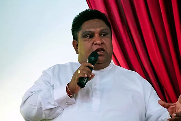வாகன அனுமதி பத்திர விவகாரம்: அரசாங்கத்தை கடுமையாக விமர்சித்த சாமர சம்பத் | Chamara Sampatha Criticized The Government
