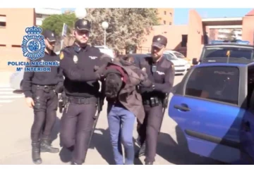 நாட்டையே உலுக்கிய சம்பவம்! தாயை கொன்று சடலத்தை துண்டு துண்டாக வெட்டி...பல நாட்கள் சாப்பிட்ட மகன்! தீர்ப்பை அறிவித்த நீதிமன்றம்