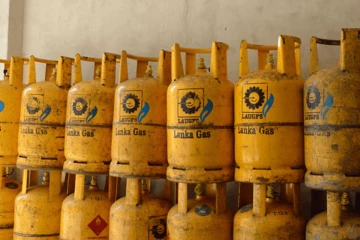 අද මධ්‍යම රාත්‍රියේ සිට ලාෆ්ස් ගෑස් මිලත් ඉහළට