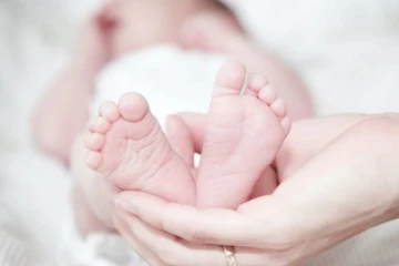 இலங்கையில் பிறப்பு வீதம் தொடர்பில் விசேட வைத்திய நிபுணர் வெளியிட்ட தகவல்!