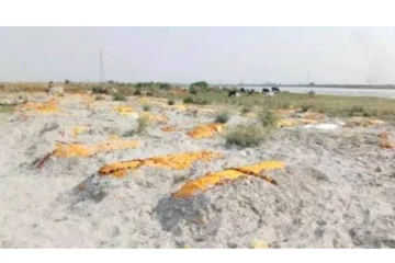 கங்கை ஆற்றின் மணலில் கண்டுபிடிக்கப்பட்ட ஏராளமான பிணங்கள்! ஆற்றில் மிதந்த நிலையில் அடுத்த அதிர்ச்சி