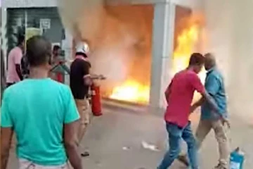 எரிபொருள் நிரப்பு நிலையத்தில் தீ விபத்து: பண்டாரகமயில் சம்பவம்