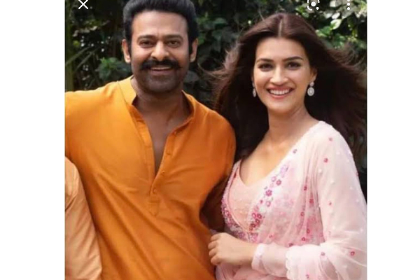 நடிகர் பிரபாஸ் பிரபல ஹிந்தி நடிகையுடன் டேட்டிங்? தீயாக பரவும் தகவல் | Is Prabhas Dating Kriti Sanon