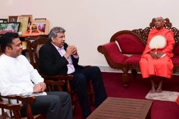 අමරපුර මහානිකායේ මහානාහිමියන් හමුවූ හර්ෂණටයි නලින්දටයි සුබ ආරංචියක්