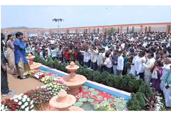 கோடிக்கணக்கில் மகளின் திருமணத்தை நடத்தி வியக்க வைத்த முன்னாள் எம்.பி - ஆடிப்போன ஊர் மக்கள் | Ponguleti Srinivas Reddy Daughter Marriage