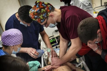 புட்டினிற்கு இதனை காண்பியுங்கள்; உக்ரேனிய   மருத்துவரின் சீற்றம்