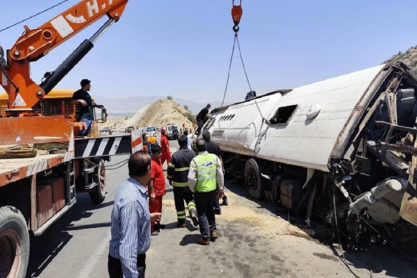 ஈரானில் பயங்கர விபத்து : பலர் பலி பெருமளவானோர் காயம் | Bus Overturns In Iran Causing Horrific Accident