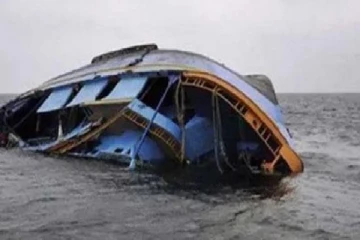 இரண்டு வாரங்களில் மற்றுமொரு கோர சம்பவம் : புலம் பெயர்ந்தவர்களின் படகு கவிழ்ந்து 21 பேர் பலி பலர் மாயம்