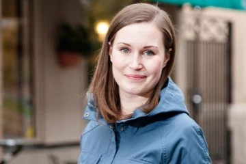 கொரோனா அச்சுறுத்தல் - விடிய விடிய 4 மணி நேரம் கிளப்பில் நடனமாடிய பிரதமர் - வெடித்தது சர்ச்சை