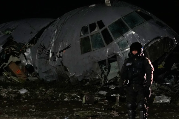 பொலிவிய விமான விபத்தில் 15 பேர் பலி | 15 Killed In Bolivia Military Plane Crash