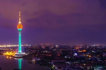 சிவப்பு நிறத்தில் ஒளிரவுள்ள தாமரை கோபுரம்!