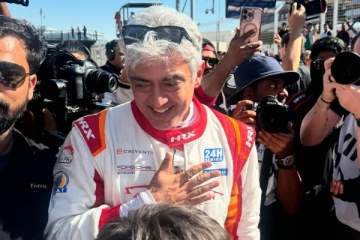 நீங்க எம்ஜிஆர் மாதிரி இருக்கீங்க.. அஜித்திடம் சொன்ன பிரபல இயக்குனர்! அவர் சொன்ன பதில்