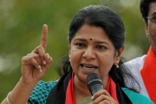 பொள்ளாச்சி சம்பவத்தை கண்டித்து போராட்டம்: கனிமொழி தடுத்து நிறுத்தம்