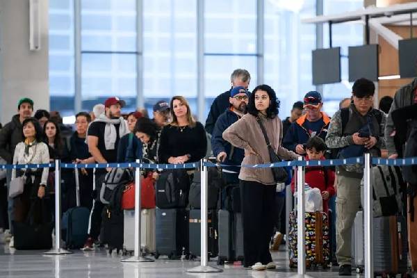 அமெரிக்காவின் விமானப் போக்குவரத்து இன்னும் சில தினங்களில் ஸ்தம்பிக்கும்... வெளிவரும் பின்னணி | Us Airspace To Close Within Days அமெரிக்காவின் விமானப் போக்குவரத்து இன்னும் சில தினங்களில் ஸ்தம்பிக்கும்... வெளிவரும் பின்னணி | Us Airspace To Close Within Days