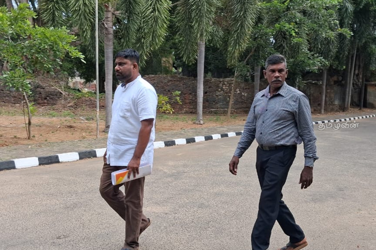 கீரிமலையில் குப்பைகள் கொட்டப்பட்டமை தொடர்பில் ஆளுநரிடம் மனு கையளிப்பு | Action Dumping Of Garbage In The Keerimalai கீரிமலையில் குப்பைகள் கொட்டப்பட்டமை தொடர்பில் ஆளுநரிடம் மனு கையளிப்பு | Action Dumping Of Garbage In The Keerimalai