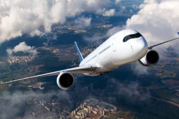 நடுவானில்  திடீரென ஏற்பட்ட கோளாறு; 229 பயணிகளுடன் சென்ற  விமானத்தில்  பரபரப்பு