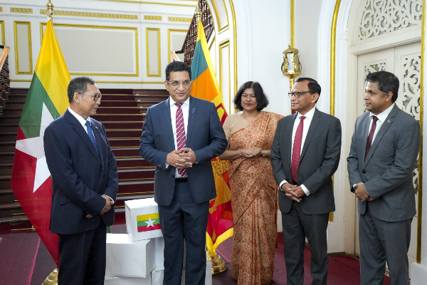 மியன்மாருக்கு நன்கொடையாக இலங்கை தேயிலை!(படங்கள்) | Srilanka Donates 1 Metric Ton Tea To Myanmar