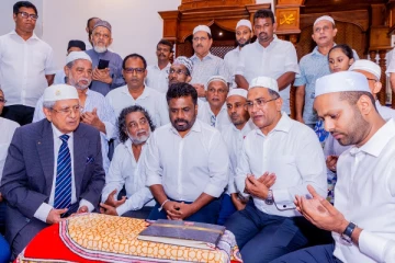 கொழும்பு தெவட்டகஹ பள்ளிவாசலுக்குச் சென்று ஆசி பெற்ற புதிய ஜனாதிபதி