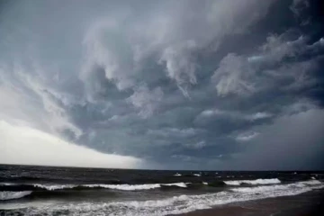 වෙරළට ඔබ්බෙන් වන මුහුදු ප්‍රදේශවලට වැසි