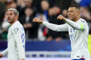 மின்னல் வேகத்தில் கோல்கள் அடித்த எம்பாப்பே! பிரான்ஸ் மிரட்டல் வெற்றி