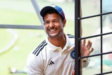 விமானத்தில் ஸ்பிரிட்டை குடித்த மயங்க் அகர்வால்., உயிருக்கு ஆபத்து இல்லை; 2 நாள்களுக்கு பேச முடியாது