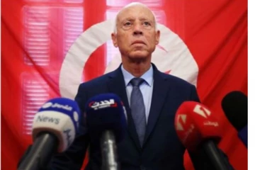 கலைந்தது ஆட்சி .. அதிகாரத்தை கையில் எடுத்த அதிபர்.. பதற்றத்தில் துனிசியா!