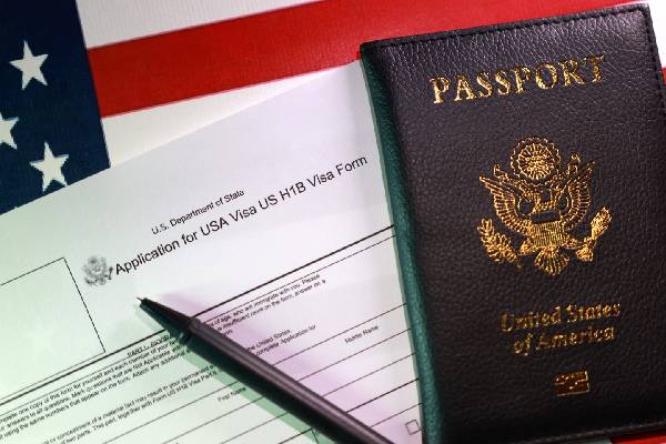 இறுகும் H-1B விசா விதிகள்... ட்ரம்ப் நிர்வாகம் புதிய ஆணை: விரிவான பின்னணி | Enhanced Vetting H1B Visa