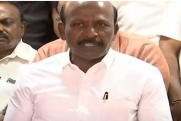 சர்சையினை கிளப்பிய மருத்துவ உறுதிமொழி : மருத்துவக் கல்லூரி டீன்களுடன்  அமைச்சர் ஆலோசனை - தமிழ்நாடு