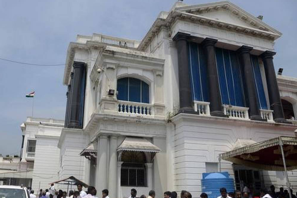 தமிழ்நாட்டில் ஐ.பி.எஸ் அதிகாரிகள்  இடமாற்றம் - தமிழ்நாடு