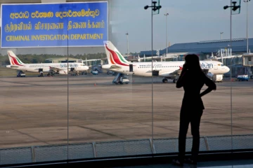 கட்டுநாயக்க விமான நிலையத்தில் கைதான பெண்! பெளத்த மதத்தை அவமதிக்கும் வகையில் வெளியிட்ட கருத்தால் எழுந்த சர்ச்சை