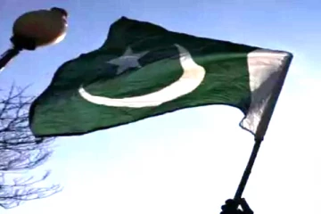 பாகிஸ்தானில் குர்ஆனை அவமதித்த நபரை உயிருடன் எரித்த கும்பல்