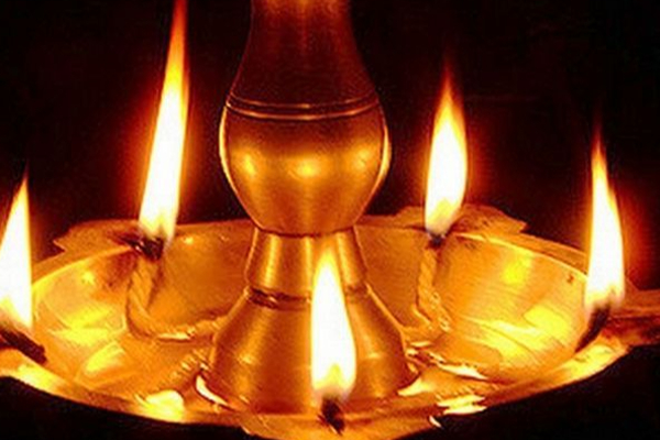 தீபம் ஏற்றும் திசைகளும் அவற்றின் பலன்களும் | Deepam Palangal Parigaram Thisaigal Kilaku Merkku