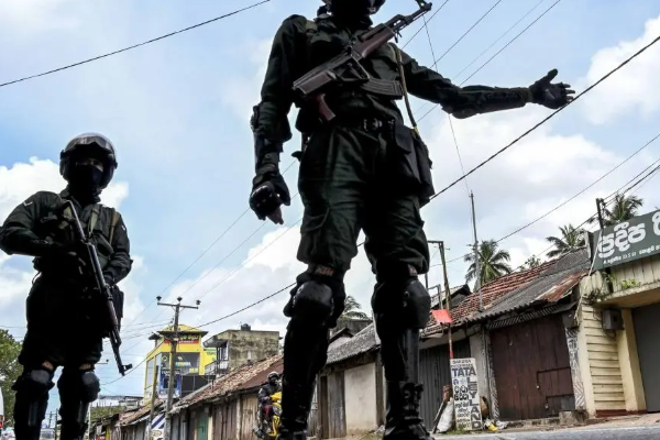 திடீர் சுற்றிவளைப்பில் 16 ஆயிரம் வெளிநாட்டு சிகரெட்டுக்கள் பறிமுதல்! | Colombo Raid 16 000 Foreign Cigarettes Were Seized